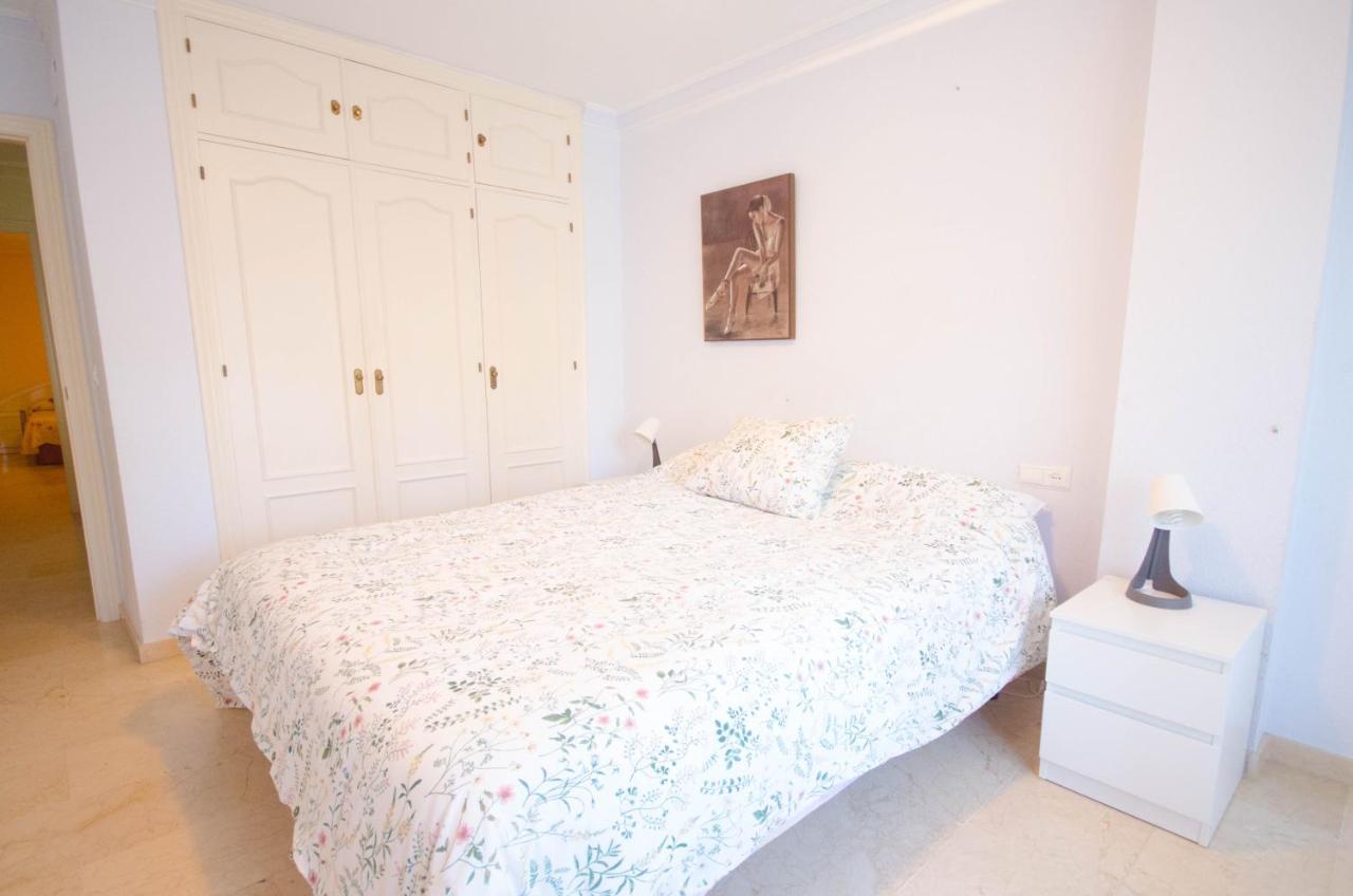 Aparment Neptuno- Located On The Promenade A Few Metres From The Beach. Estepona Exterior foto